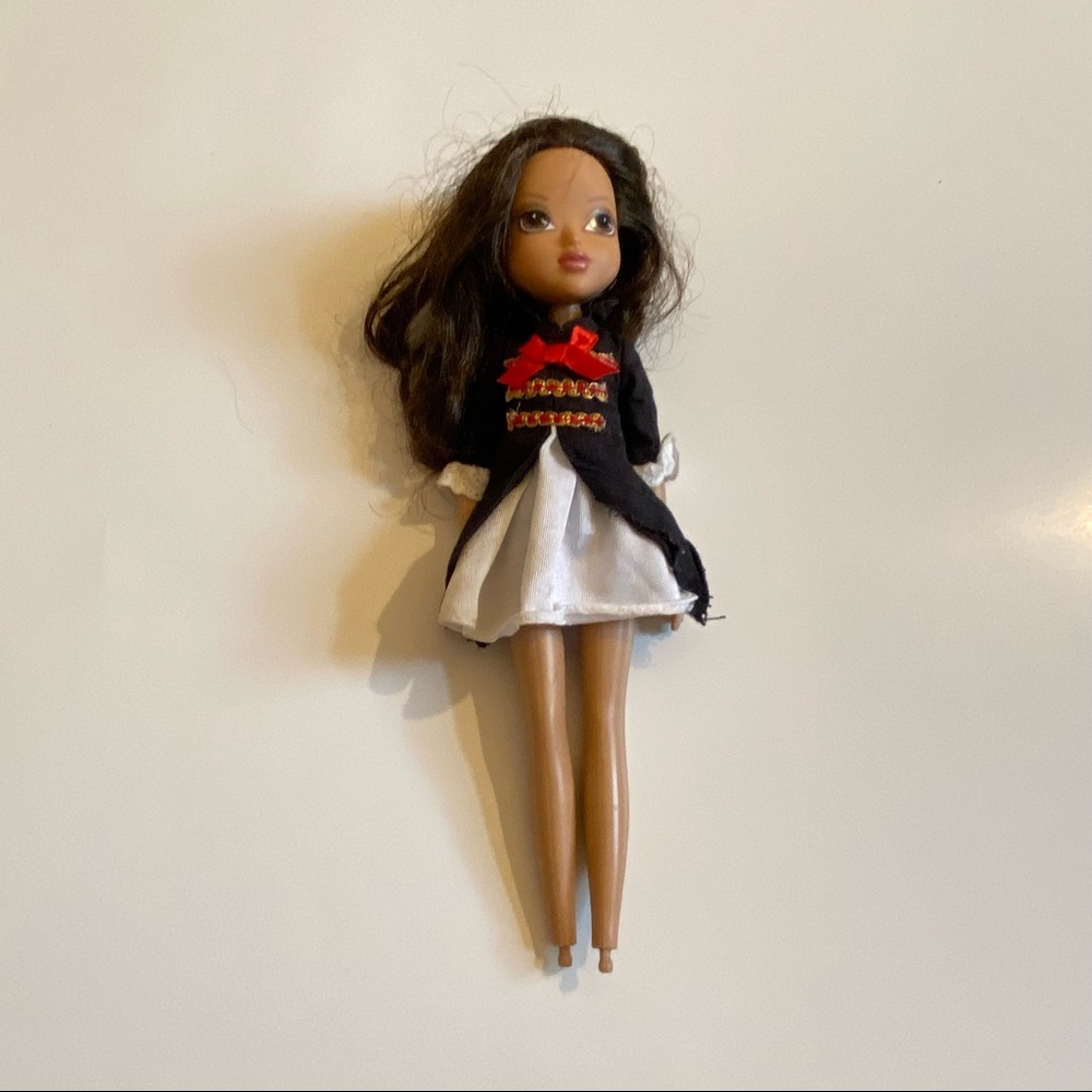 Moxie Doll Comes With‎ Outfit No Shoes